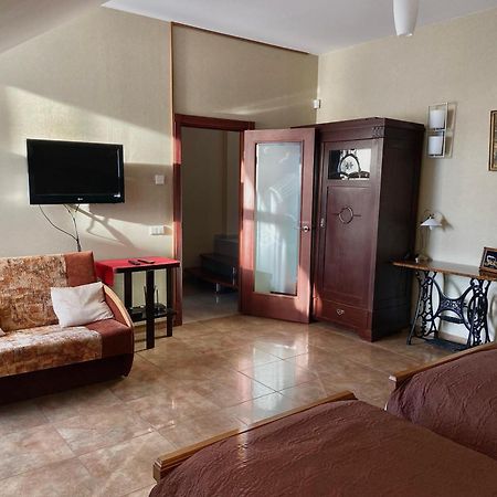 Classic Car Museum Apartment รีกา ภายนอก รูปภาพ